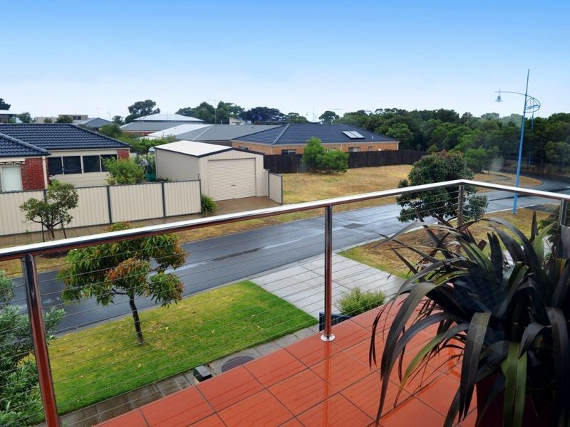 4 Spinnaker Drive, St Leonards VIC 3223