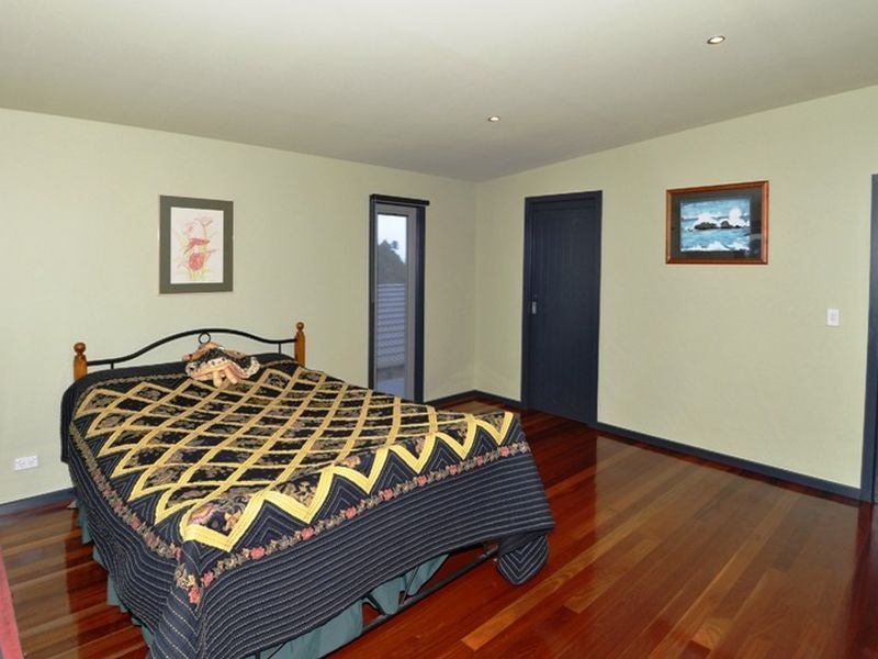 4 Spinnaker Drive, St Leonards VIC 3223