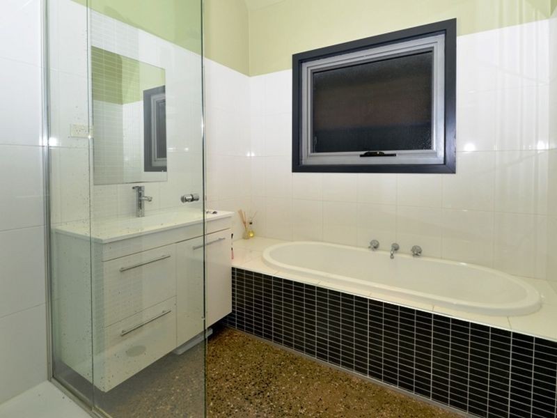 4 Spinnaker Drive, St Leonards VIC 3223