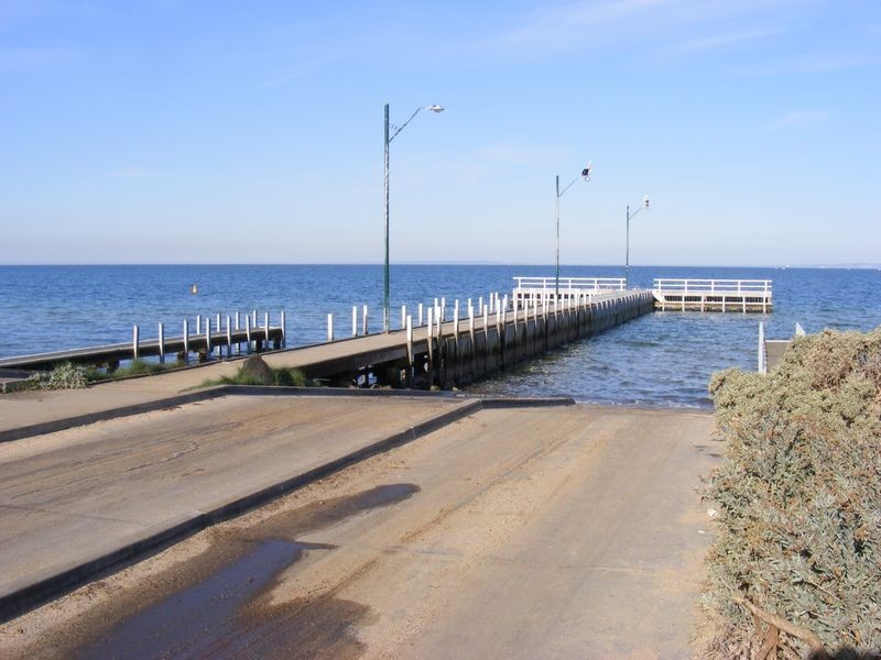 4 Calk Terrace, St Leonards VIC 3223