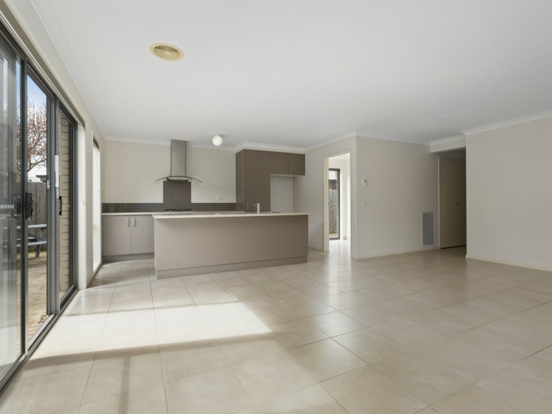6 Waters Way, St Leonards VIC 3223