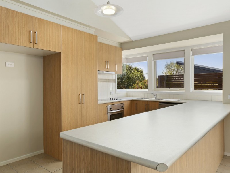 8 Tess Court, St Leonards VIC 3223