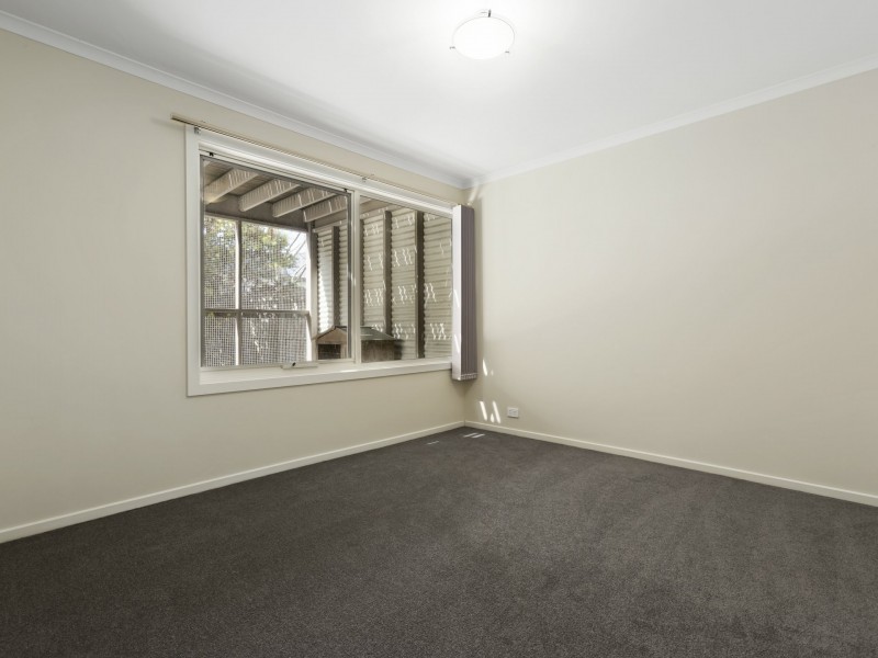 8 Tess Court, St Leonards VIC 3223