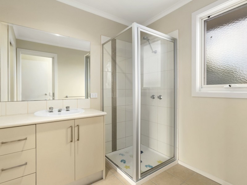 8 Tess Court, St Leonards VIC 3223