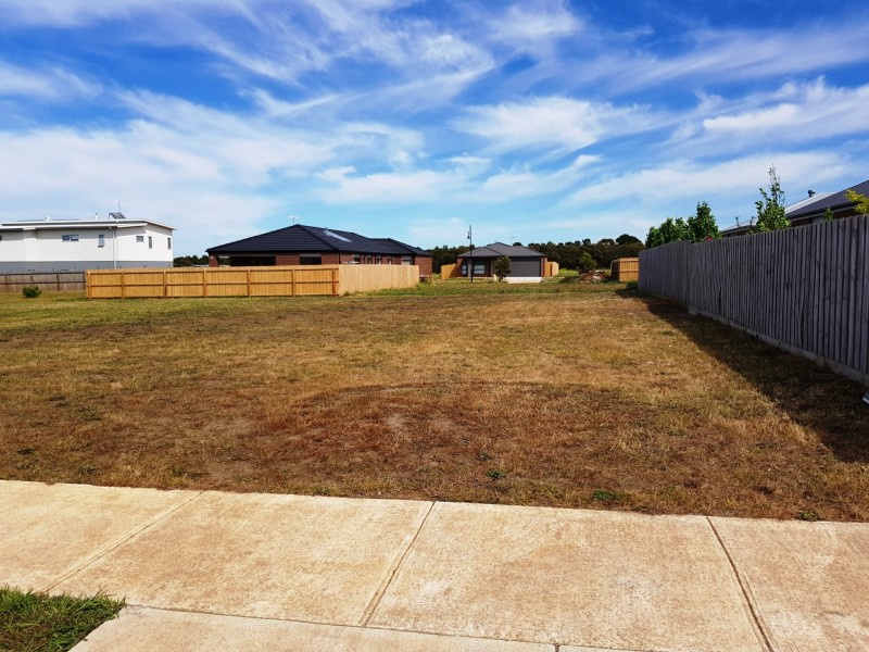 3 Pardolote Crescent, St Leonards VIC 3223