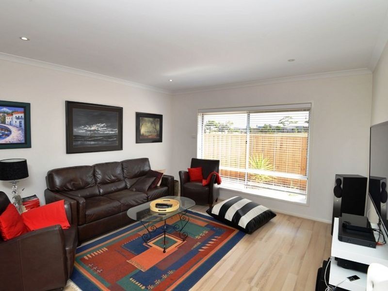 16 Half Moon Crescent, Indented Head VIC 3223
