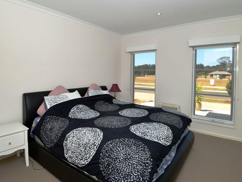 16 Half Moon Crescent, Indented Head VIC 3223