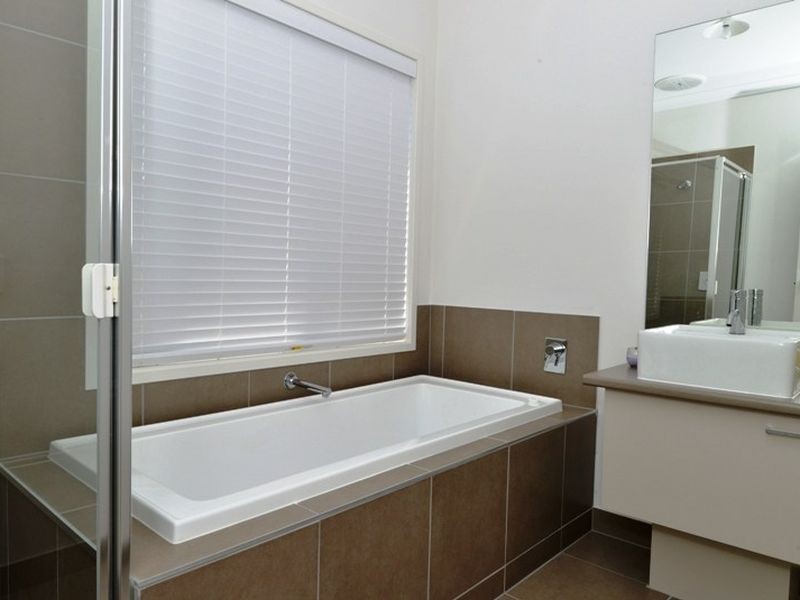 16 Half Moon Crescent, Indented Head VIC 3223