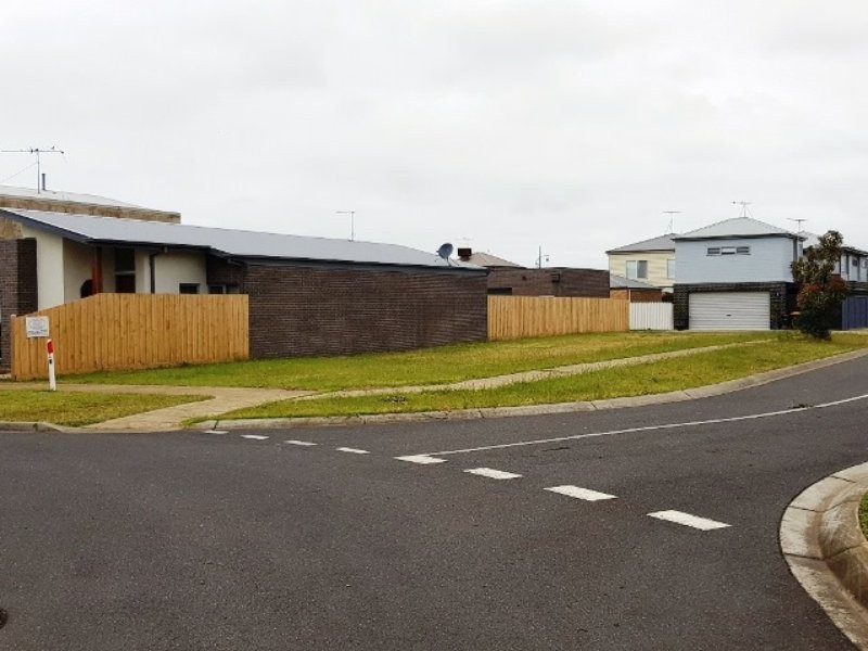 104 Pearl Bay Passage, St Leonards VIC 3223