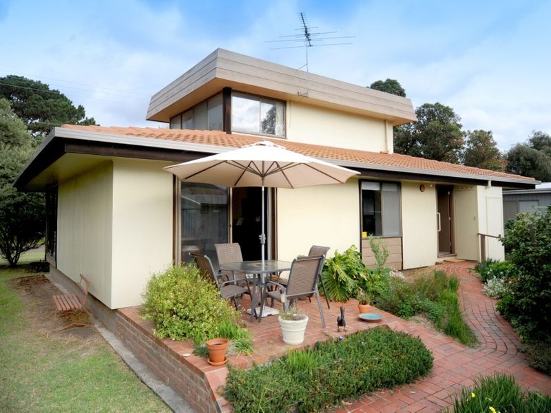 8 Dossetor Road, St Leonards VIC 3223