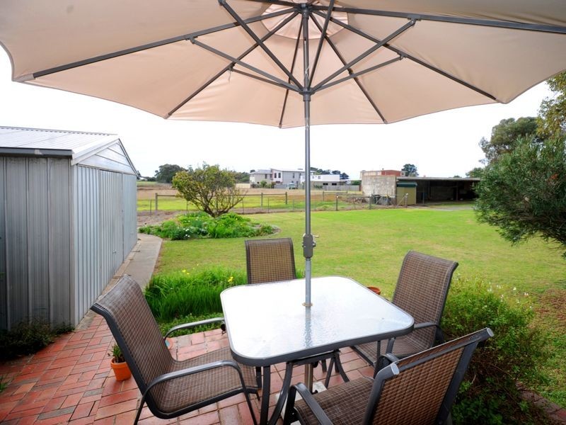 8 Dossetor Road, St Leonards VIC 3223