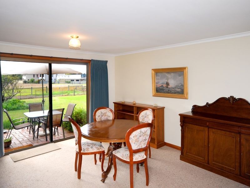 8 Dossetor Road, St Leonards VIC 3223