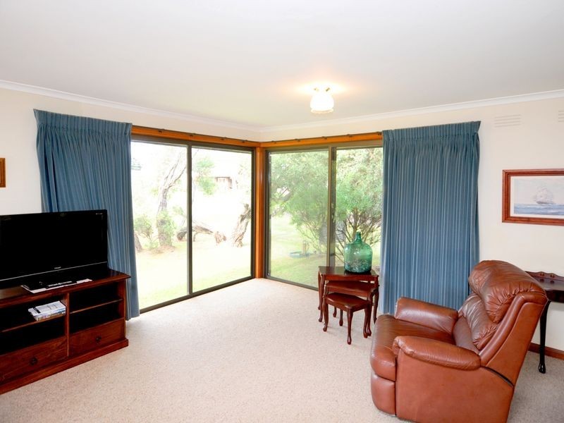 8 Dossetor Road, St Leonards VIC 3223