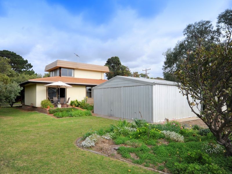 8 Dossetor Road, St Leonards VIC 3223