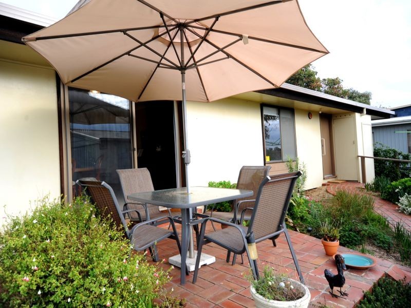 8 Dossetor Road, St Leonards VIC 3223