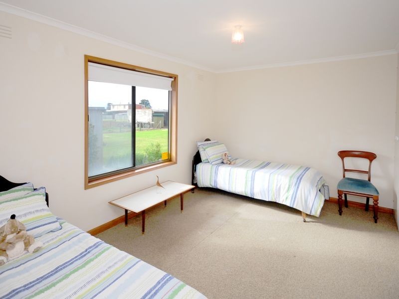 8 Dossetor Road, St Leonards VIC 3223