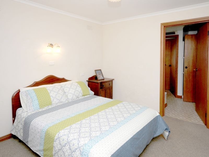 8 Dossetor Road, St Leonards VIC 3223