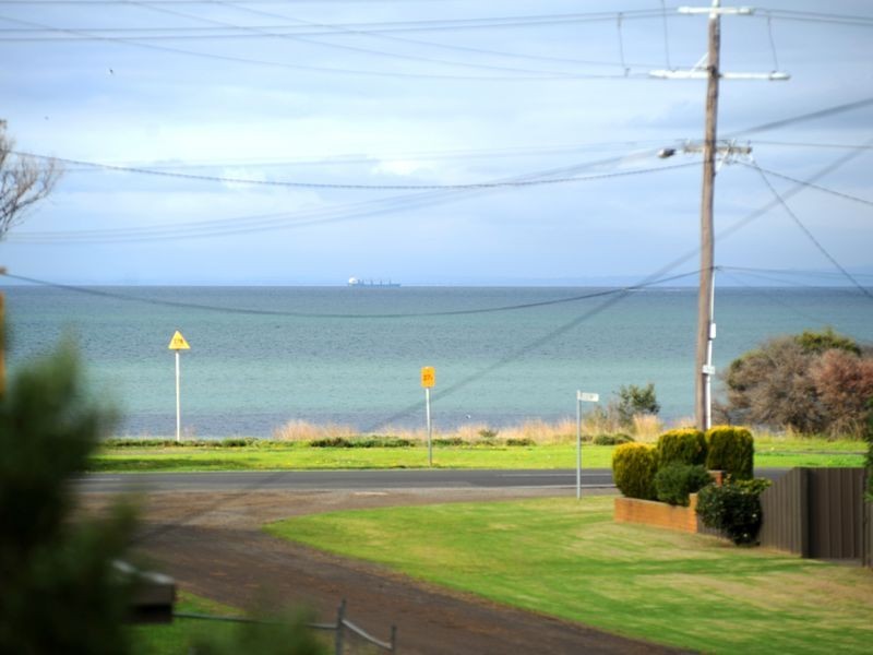 8 Dossetor Road, St Leonards VIC 3223