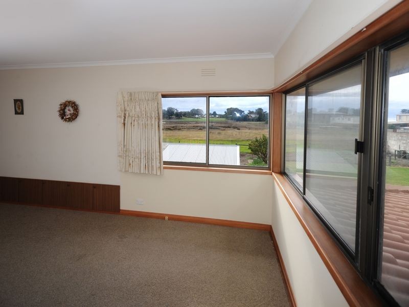 8 Dossetor Road, St Leonards VIC 3223