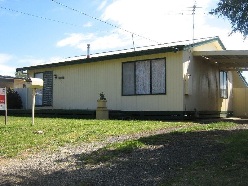 8 Flinders Road, St Leonards VIC 3223