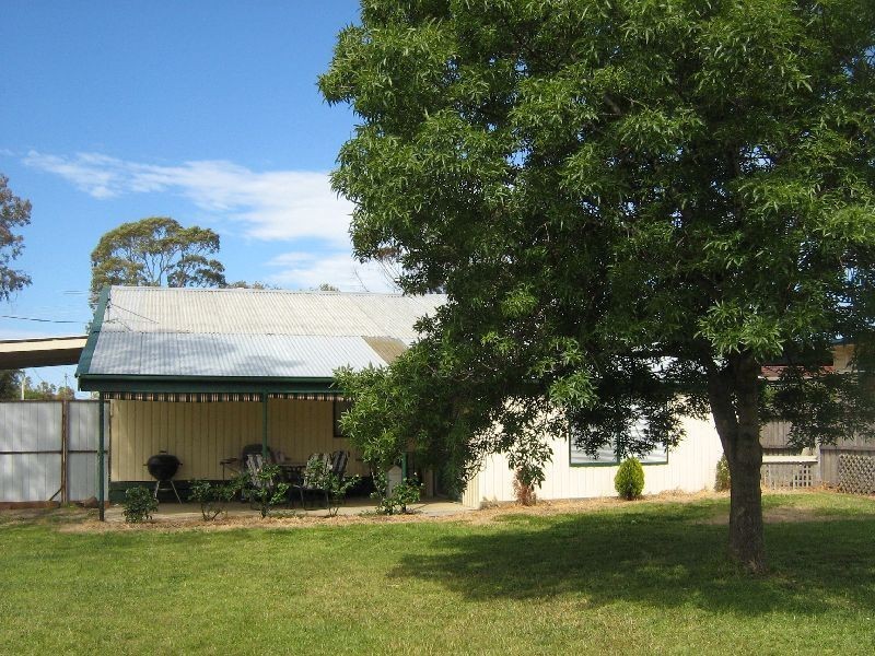 8 Flinders Road, St Leonards VIC 3223