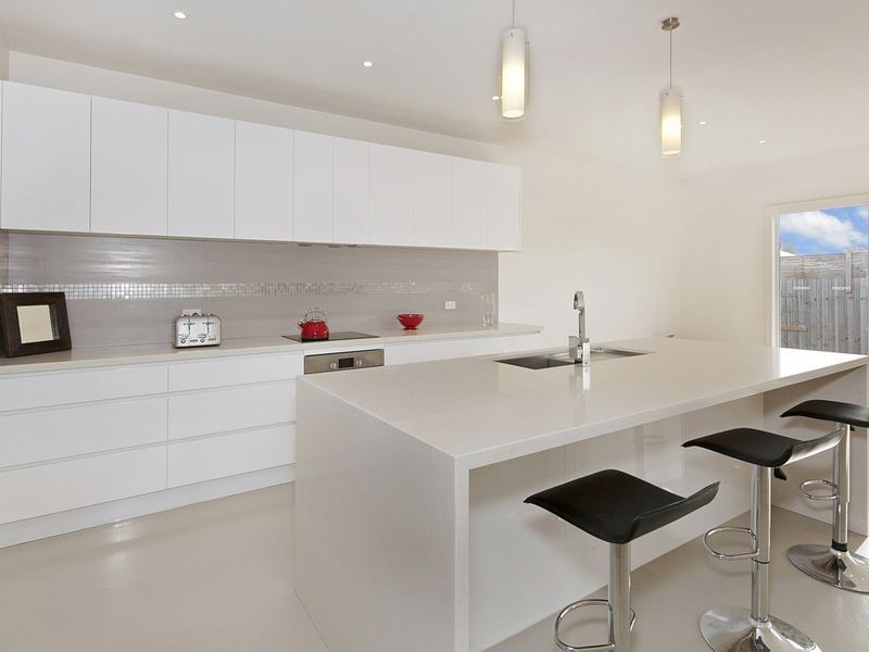 10 Wave Street, St Leonards VIC 3223