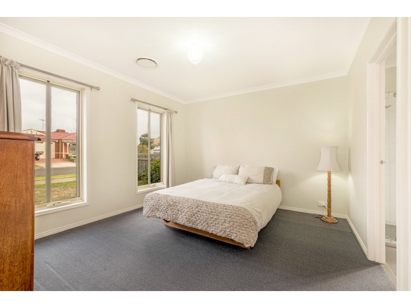 32 Clyde Avenue, St Leonards VIC 3223