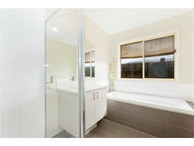 32 Clyde Avenue, St Leonards VIC 3223