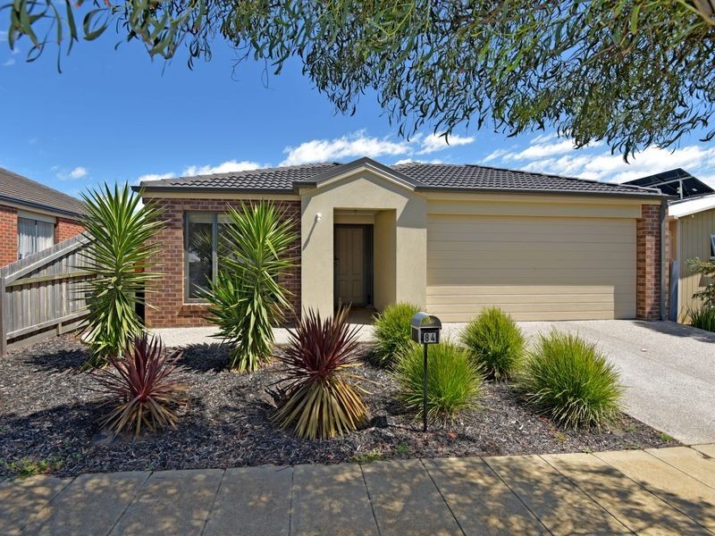 84 Pearl Bay Passage, St Leonards VIC 3223