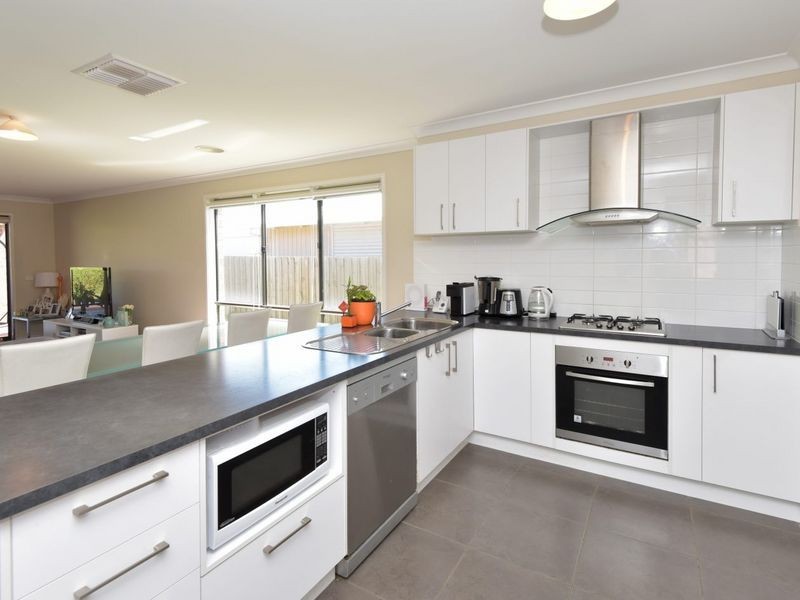 84 Pearl Bay Passage, St Leonards VIC 3223