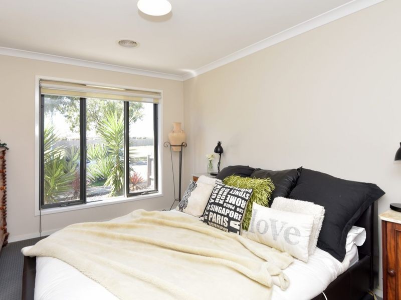 84 Pearl Bay Passage, St Leonards VIC 3223