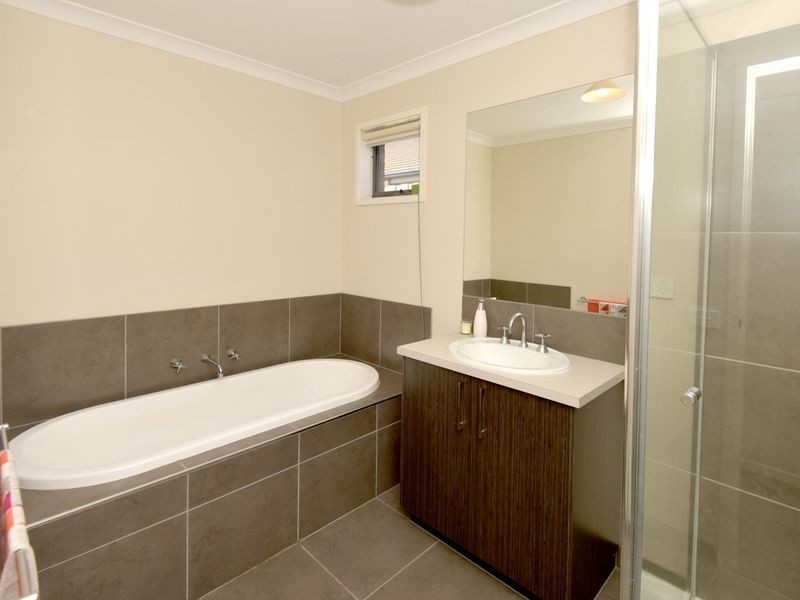 84 Pearl Bay Passage, St Leonards VIC 3223