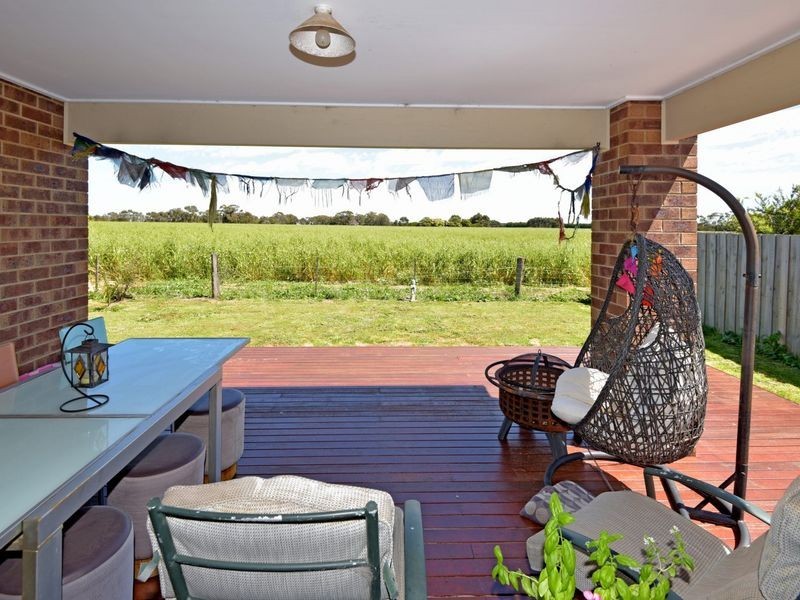 84 Pearl Bay Passage, St Leonards VIC 3223