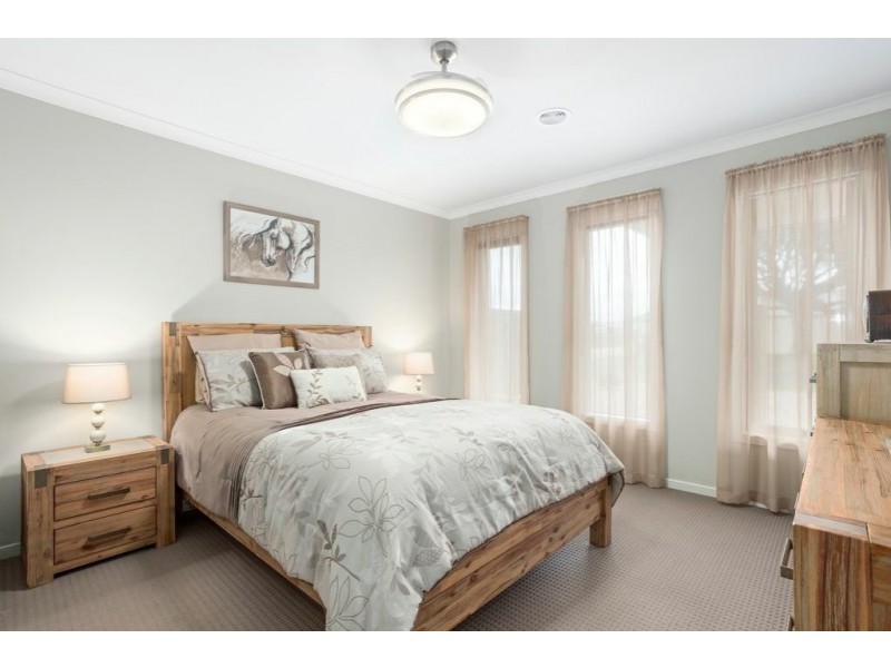 39 Lake View Crescent, St Leonards VIC 3223