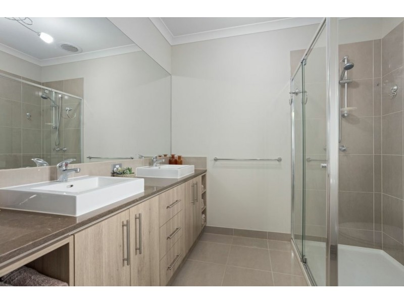 39 Lake View Crescent, St Leonards VIC 3223