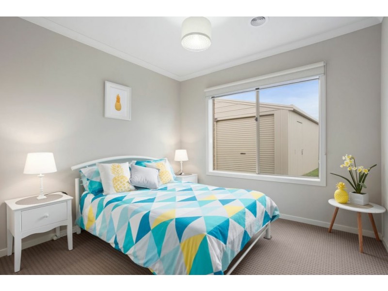 39 Lake View Crescent, St Leonards VIC 3223