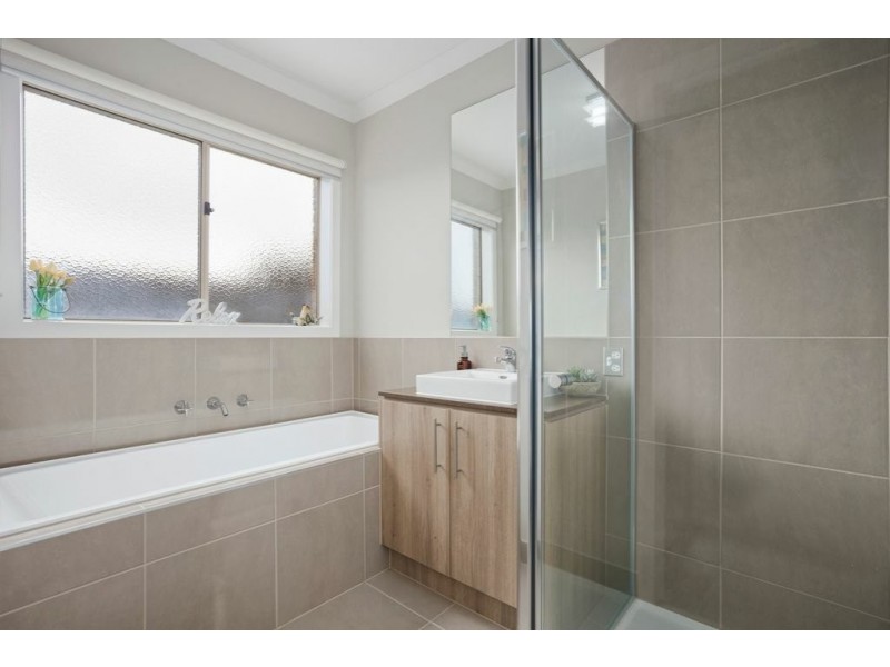 39 Lake View Crescent, St Leonards VIC 3223