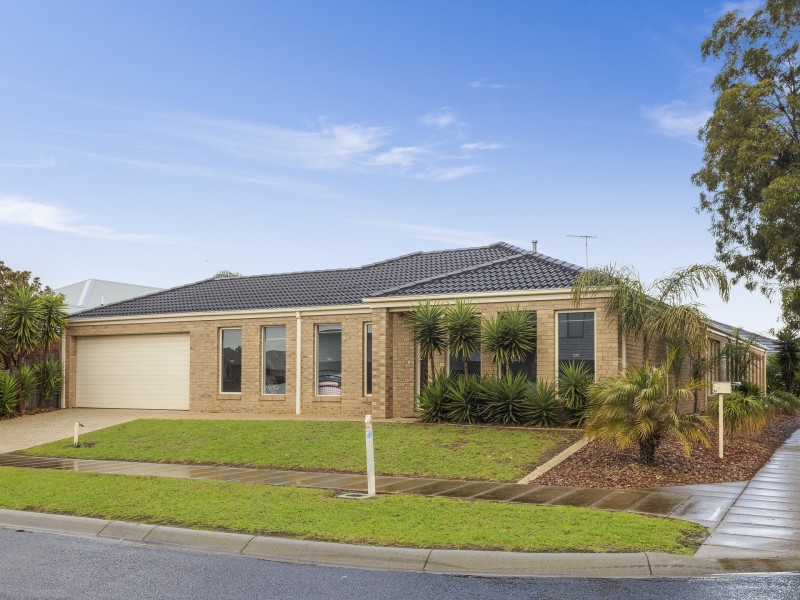65 Pearl Bay Passage, St Leonards VIC 3223