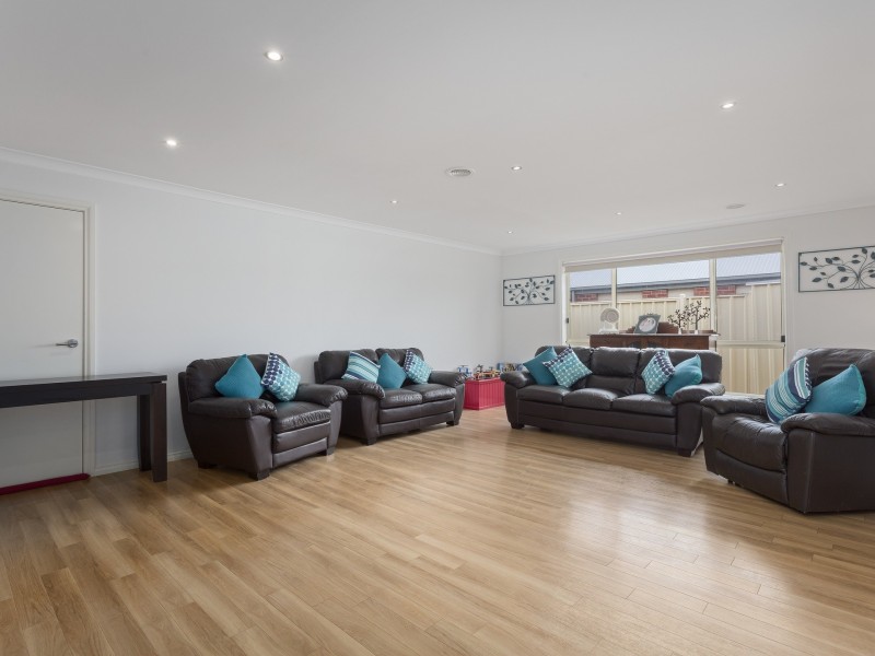 65 Pearl Bay Passage, St Leonards VIC 3223