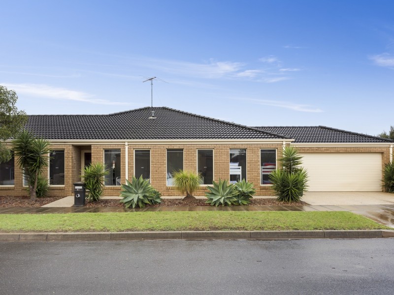 65 Pearl Bay Passage, St Leonards VIC 3223