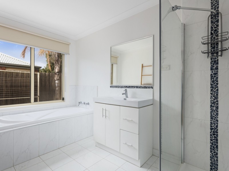65 Pearl Bay Passage, St Leonards VIC 3223