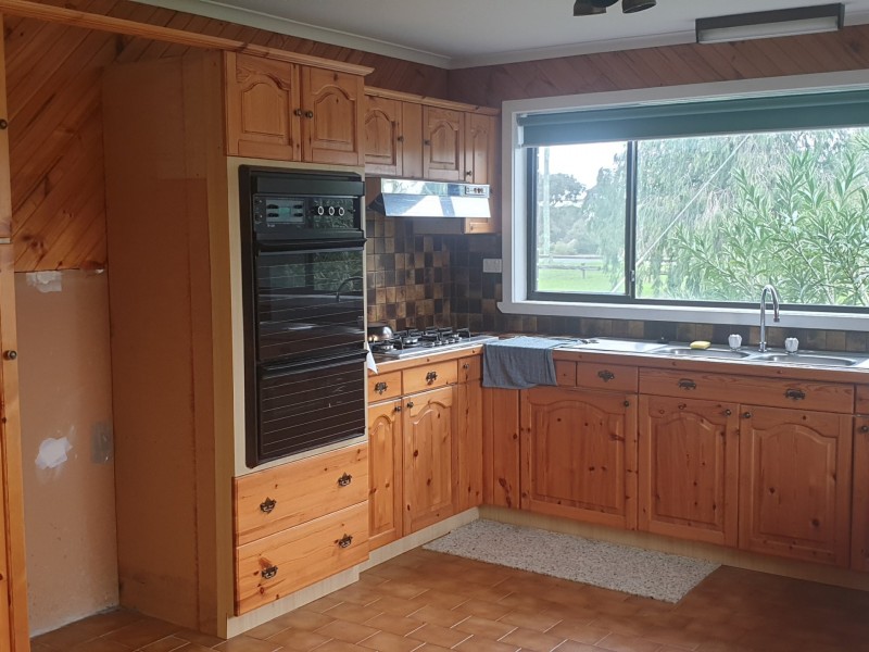 8 Old St Leonards Road, St Leonards VIC 3223