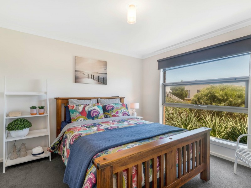 18 Pardolote Crescent, St Leonards VIC 3223