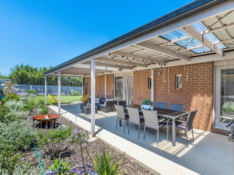 18 Pardolote Crescent, St Leonards VIC 3223