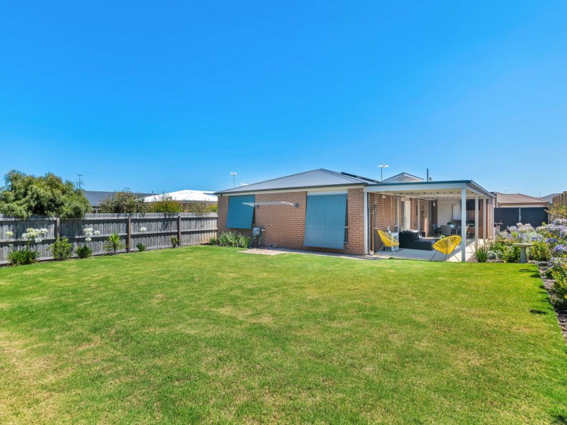 18 Pardolote Crescent, St Leonards VIC 3223