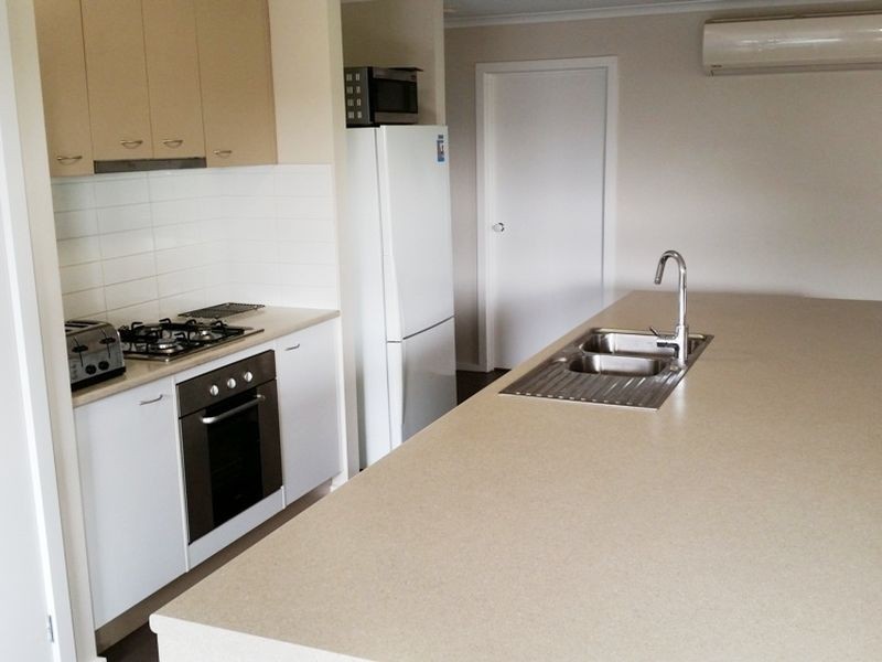 100 Pearl Bay Passage, St Leonards VIC 3223