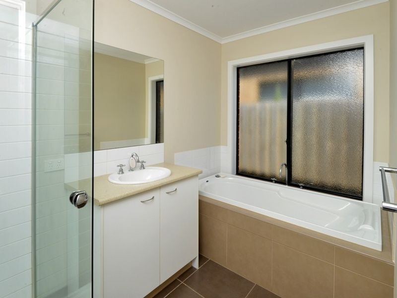 100 Pearl Bay Passage, St Leonards VIC 3223