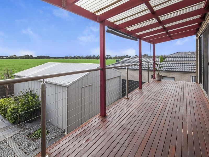 92 Pearl Bay Passage, St Leonards VIC 3223