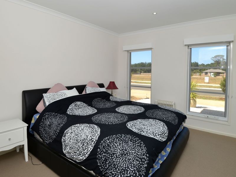 16 Halfmoon Crescent, Indented Head VIC 3223