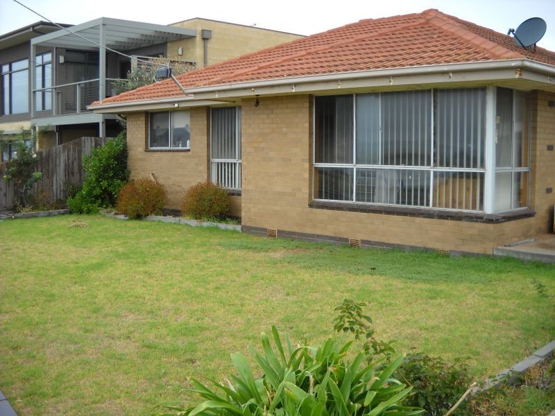 33 The Esplanade, Portarlington VIC 3223